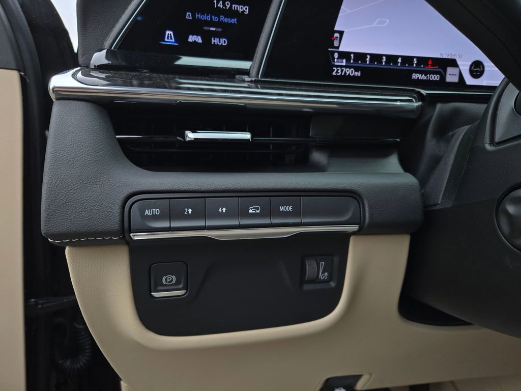 Used 2023 Cadillac Escalade Premium Luxury AWD/4WD image 16