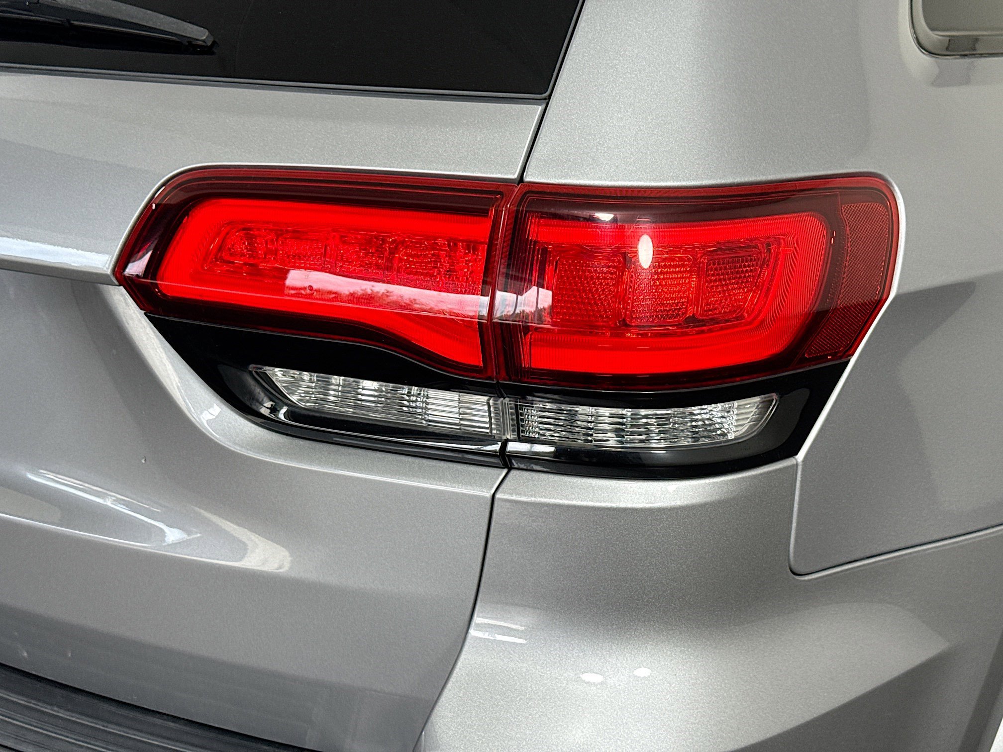 Used 2019 Jeep Grand Cherokee Altitude image 34