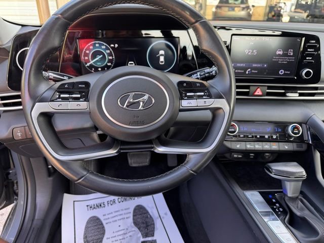 Used 2022 Hyundai Elantra SEL w/ Convenience + Premium Package FWD image 17