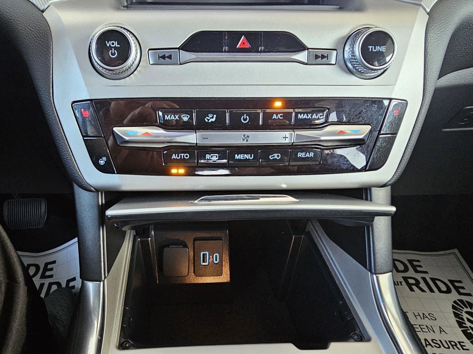 Used 2022 Ford Explorer XLT w/ Equipment Group 202A image 26