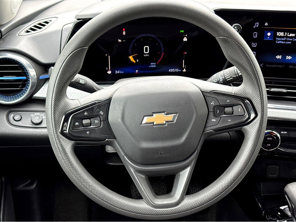 Used 2025 Chevrolet Trax LT FWD image 12