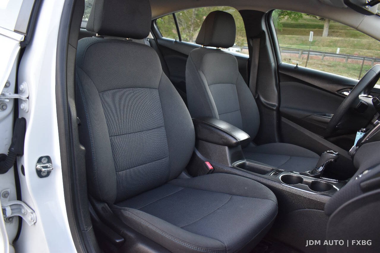 Used 2018 Chevrolet Cruze LT w/ LT Fleet Convenience Package FWD image 13