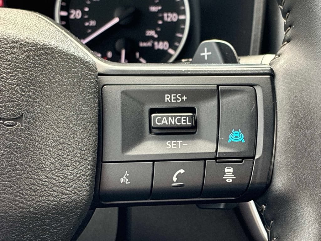 Used 2025 Nissan Rogue SV AWD/4WD image 25