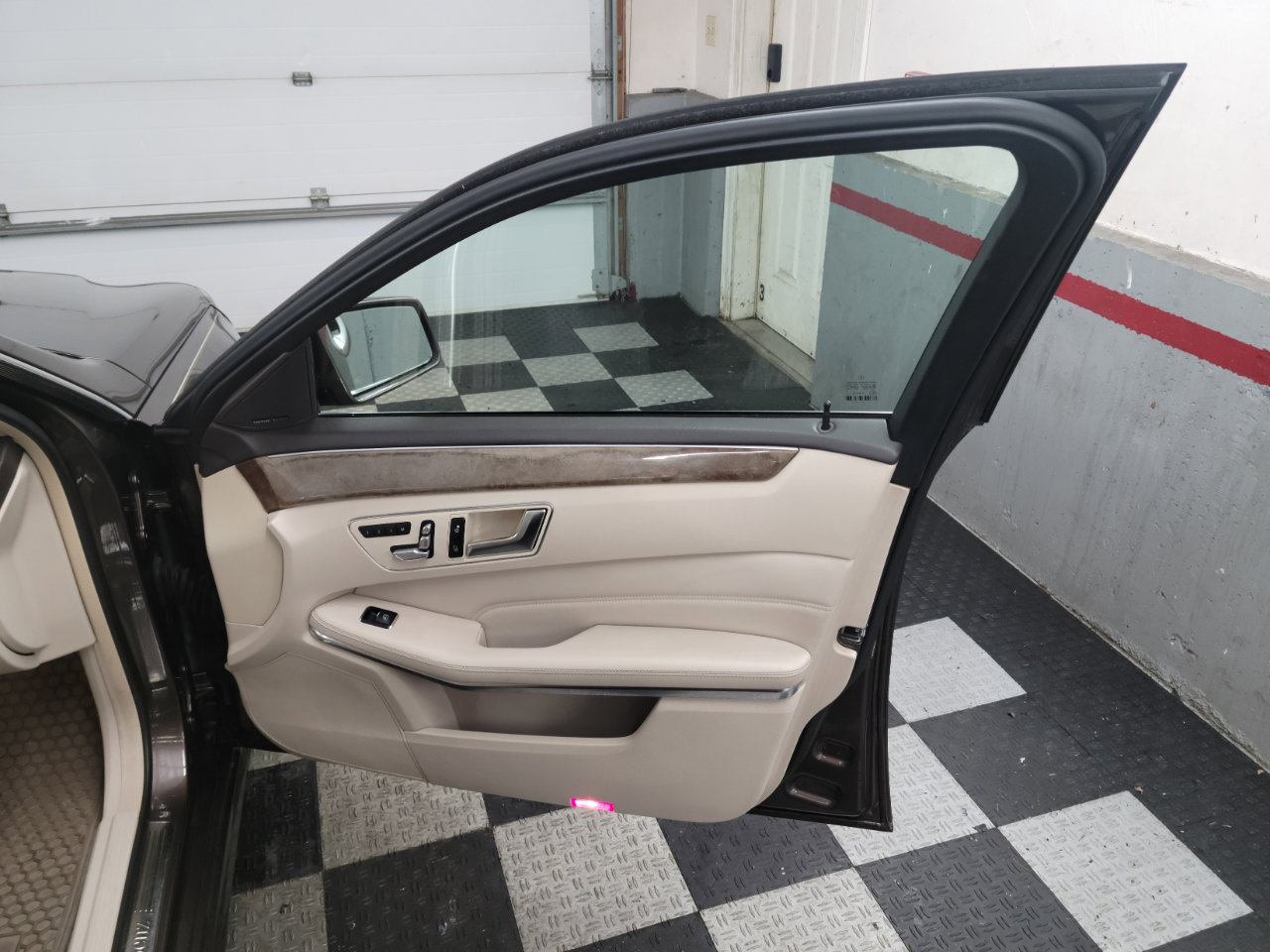 Used 2014 Mercedes-Benz E 350 4MATIC Sedan w/ Premium 1 Package image 14