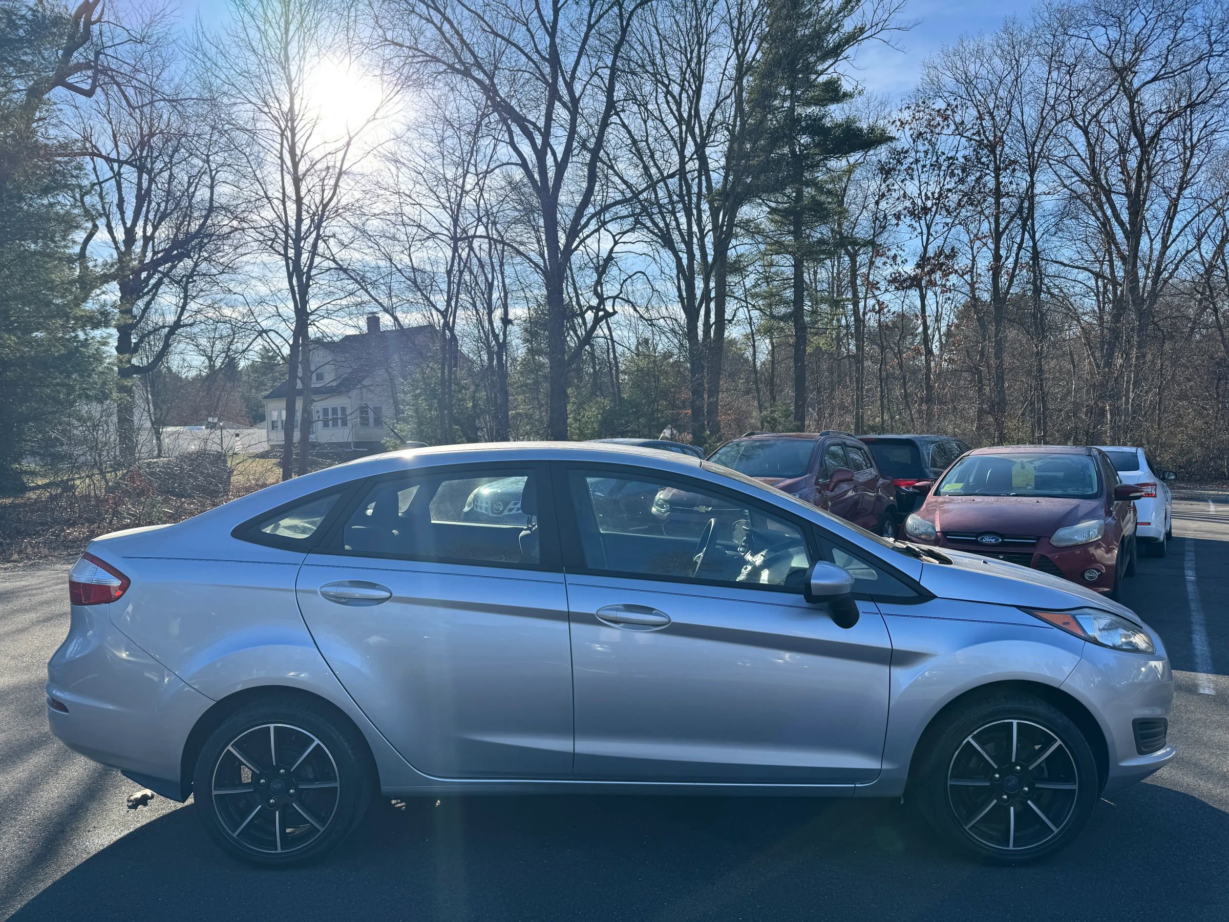 Used 2017 Ford Fiesta SE image 4