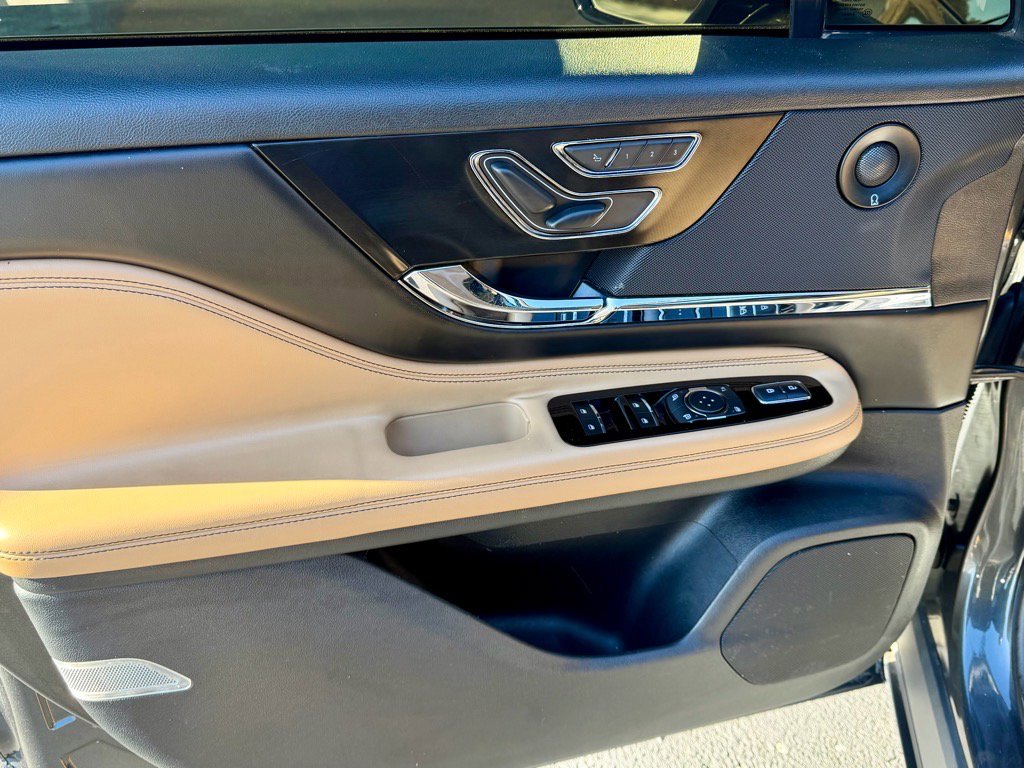 Used 2020 Lincoln Corsair Reserve image 13