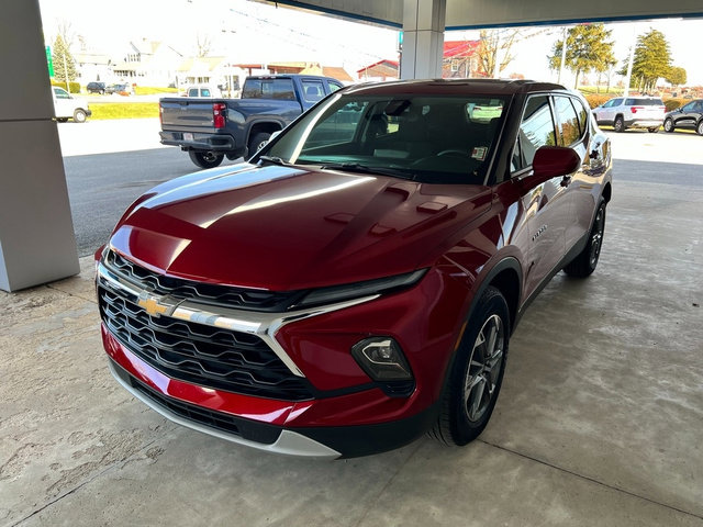 Used 2025 Chevrolet Blazer LT image 2