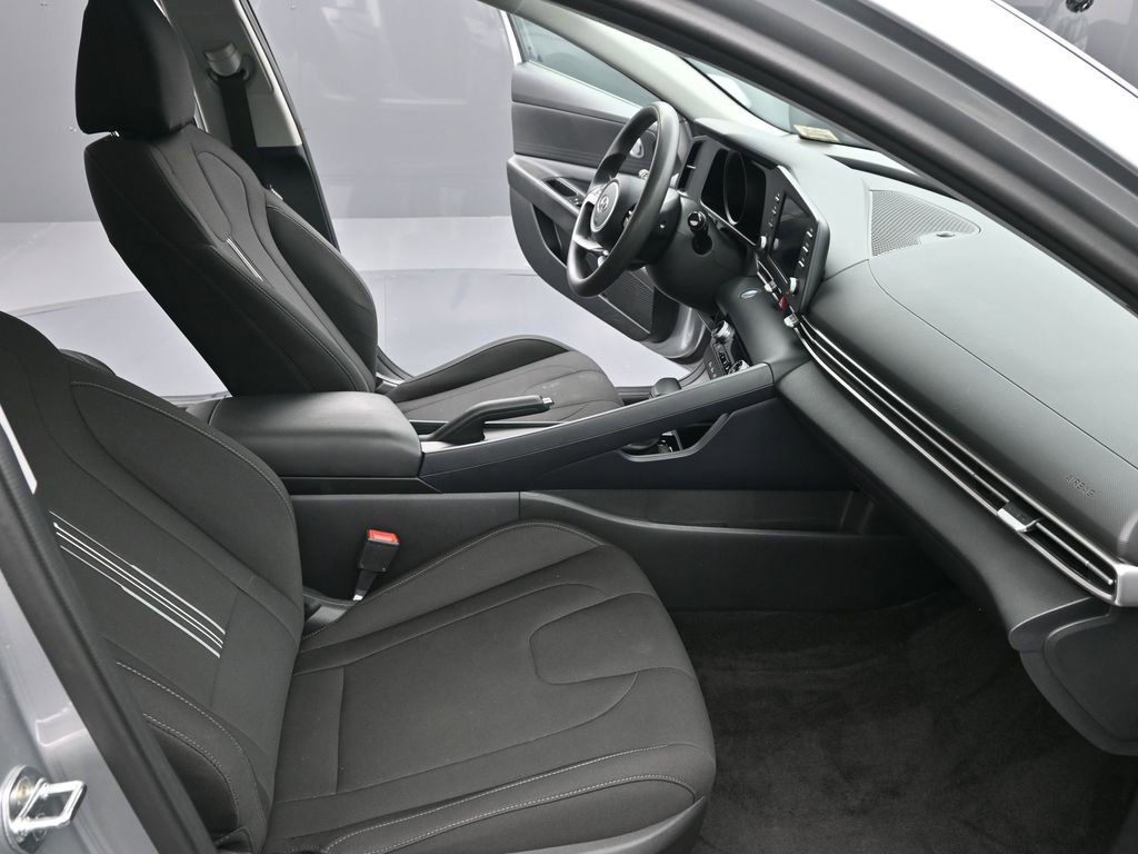 Used 2023 Hyundai Elantra SEL w/ Preferred Accessory Package FWD image 11