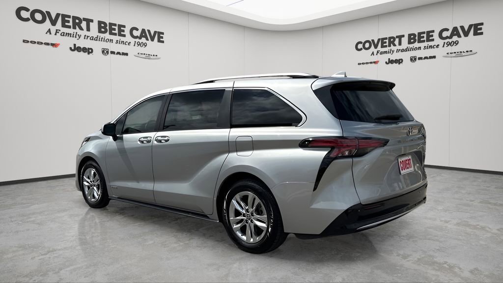 Used 2021 Toyota Sienna Limited image 6