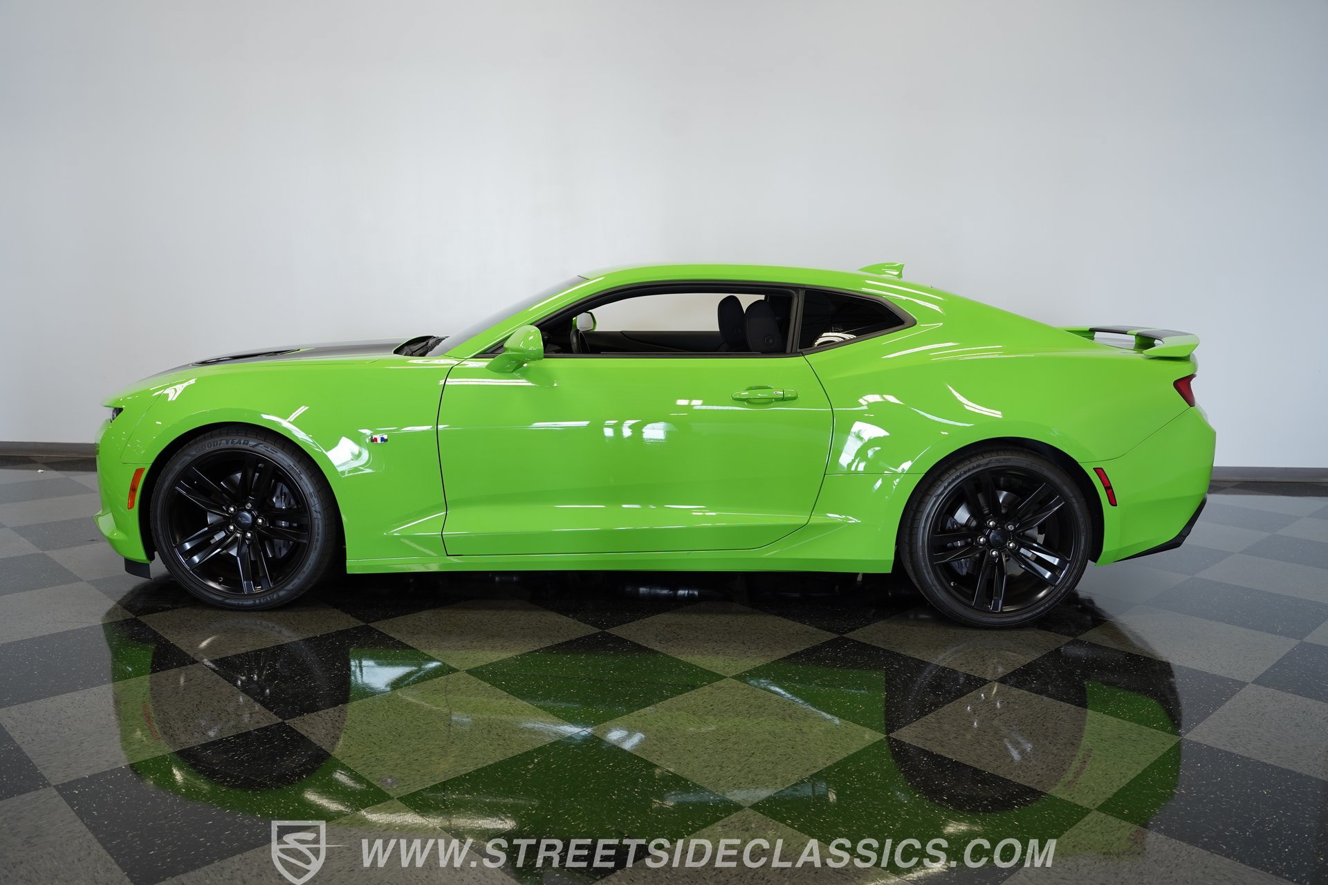 Used 2017 Chevrolet Camaro SS RWD image 8