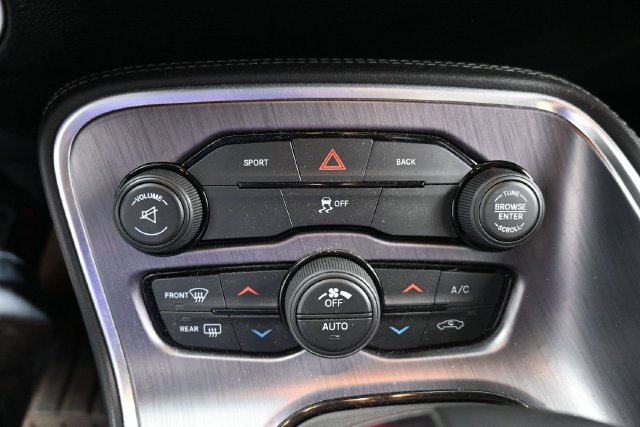 Used 2015 Dodge Challenger SXT RWD image 13
