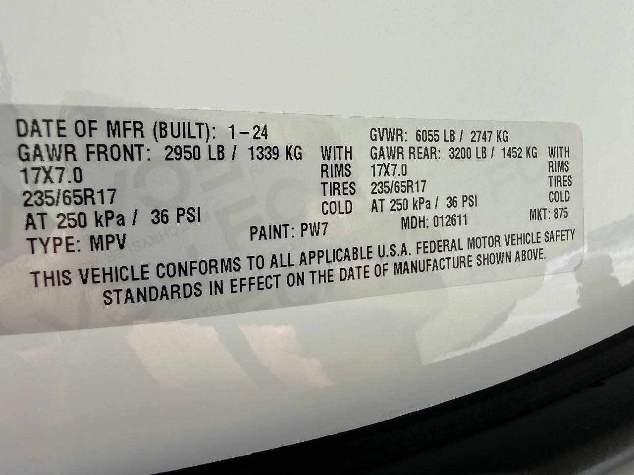 Used 2024 Chrysler Pacifica Touring FWD image 45