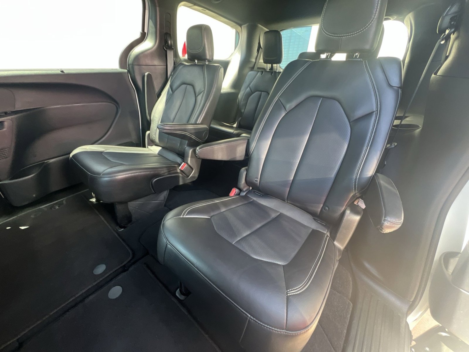 Used 2025 Chrysler Pacifica Select FWD image 31