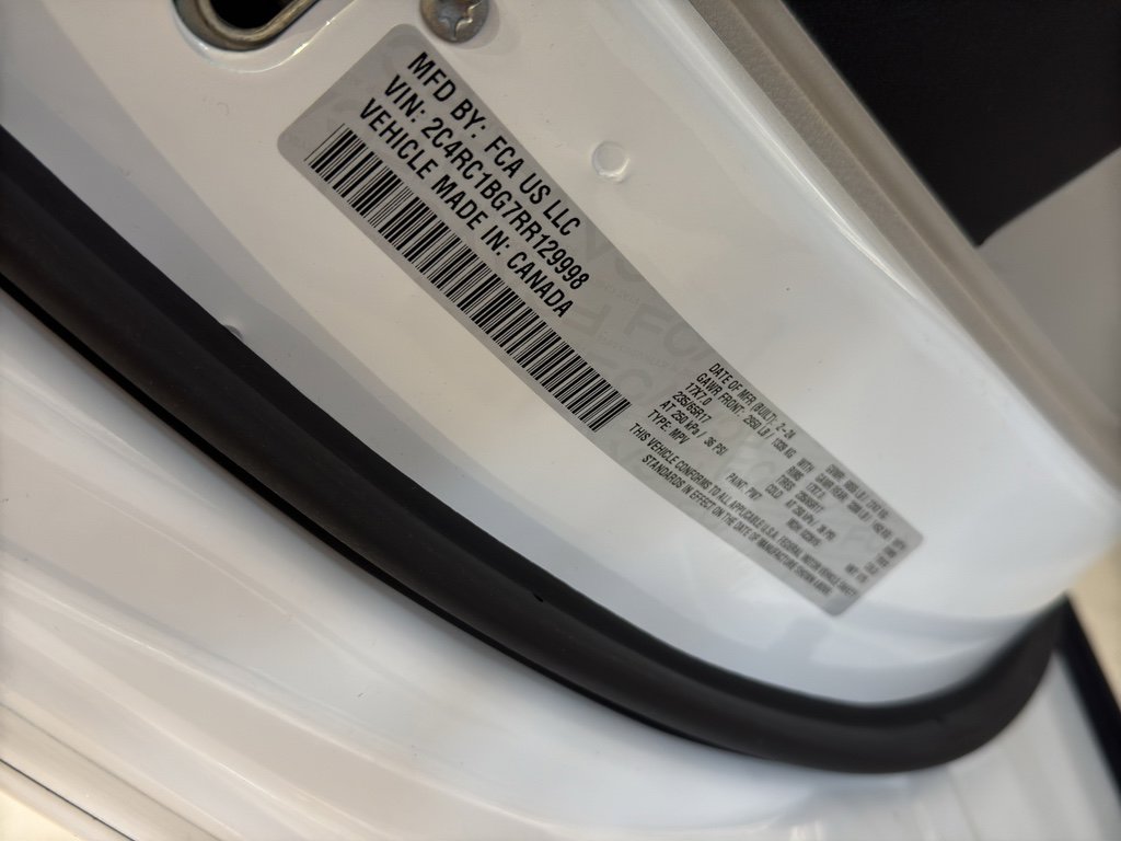 Used 2024 Chrysler Pacifica Touring-L image 37