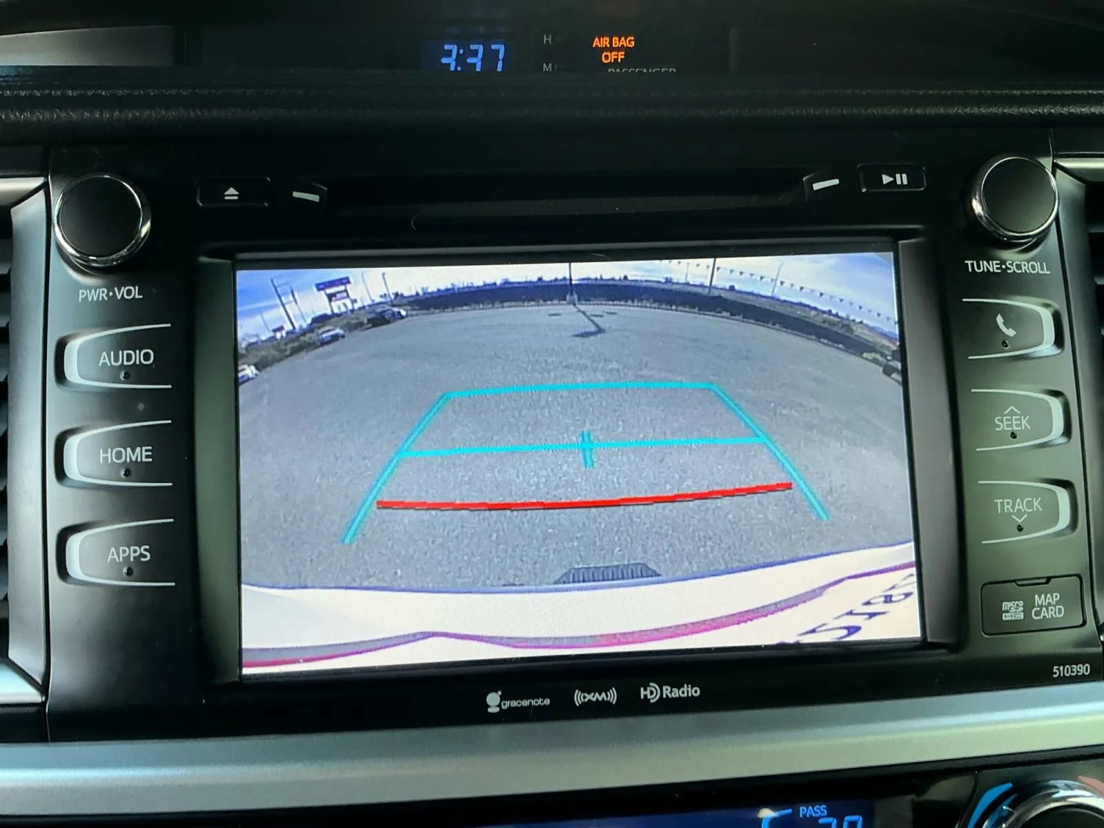 Used 2019 Toyota Highlander SE image 32