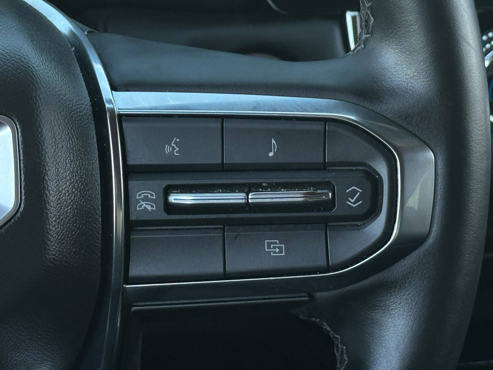 Used 2025 GMC Canyon Elevation w/ Convenience Package image 17