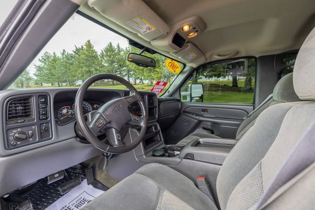 Used 2005 Chevrolet Silverado 2500 LS w/ Heavy-Duty Power Package AWD/4WD image 9