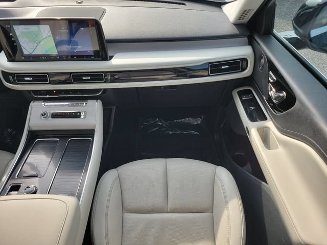 Used 2025 Lincoln Aviator Reserve w/ Illumination Package RWD image 16