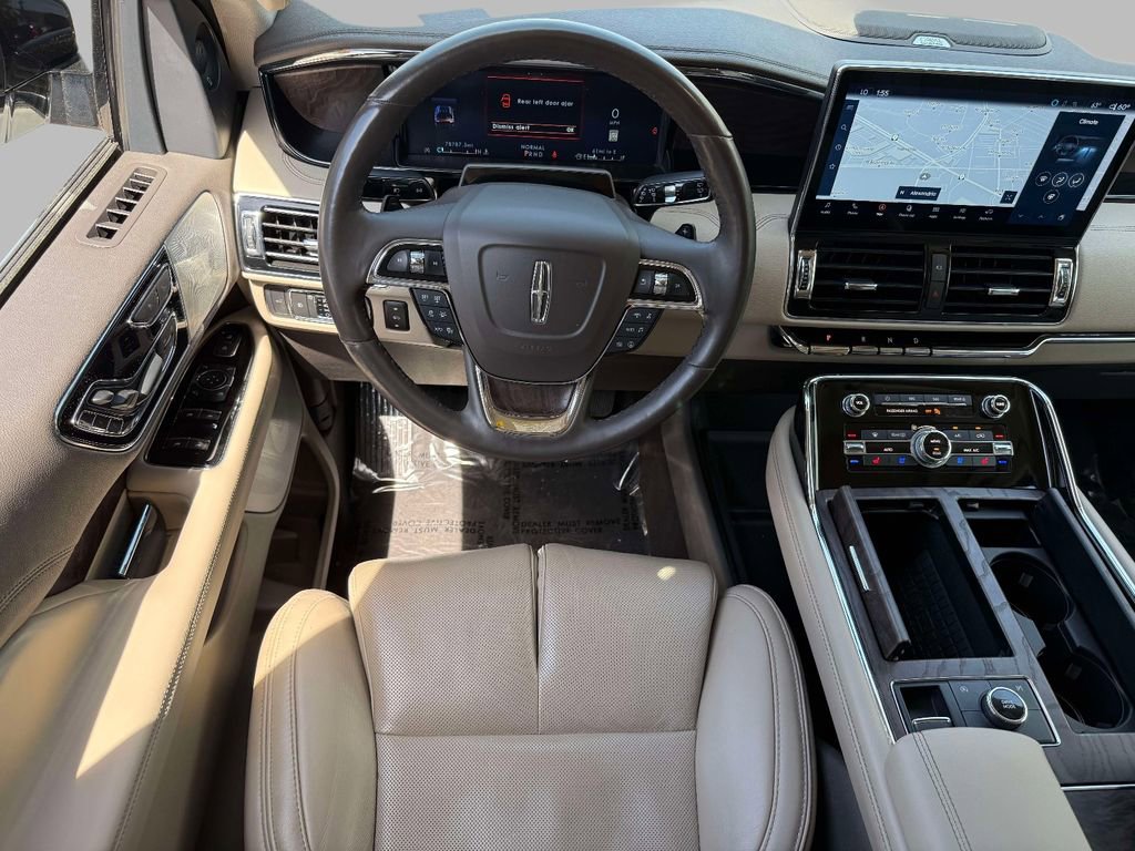 Used 2023 Lincoln Navigator Reserve AWD/4WD image 4