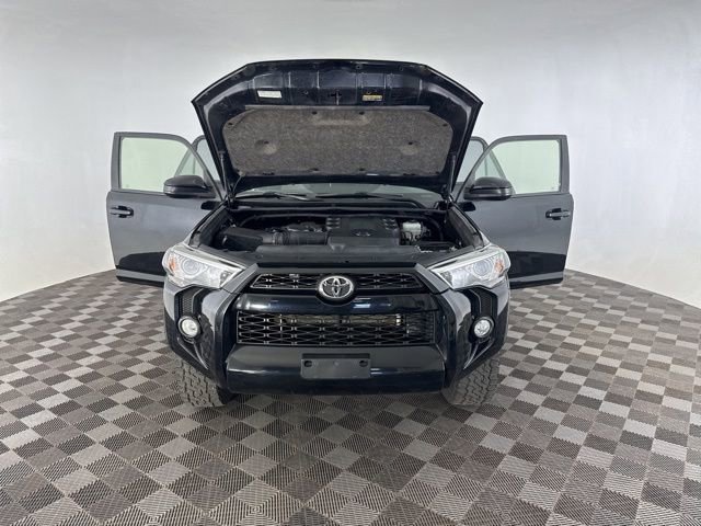 Used 2019 Toyota 4Runner SR5 AWD/4WD image 11