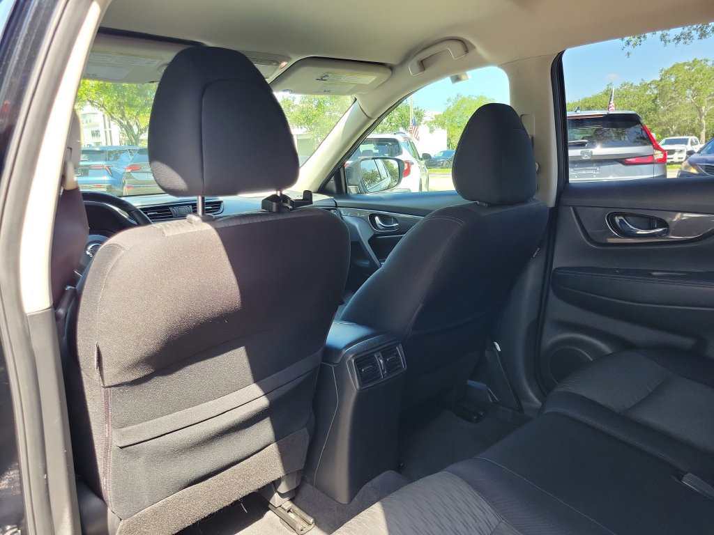 Used 2020 Nissan Rogue SV FWD image 9