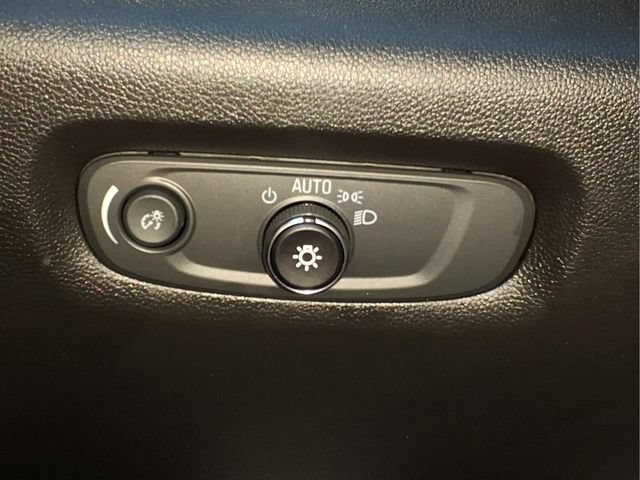 Used 2023 Chevrolet Traverse Premier w/ Redline Edition AWD/4WD image 18