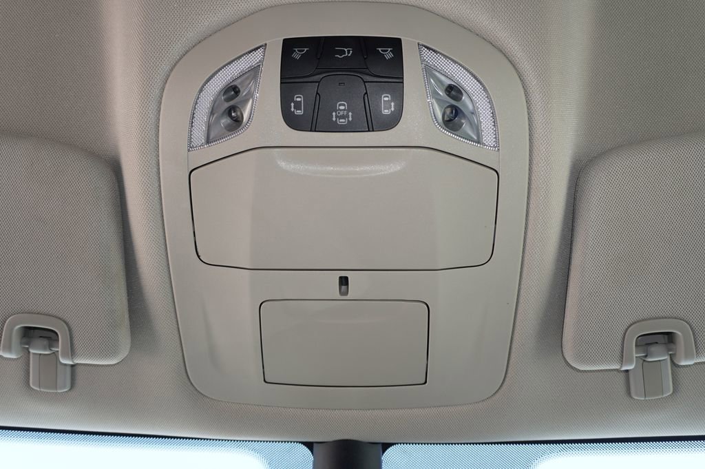 Used 2024 Chrysler Pacifica Touring-L FWD image 23