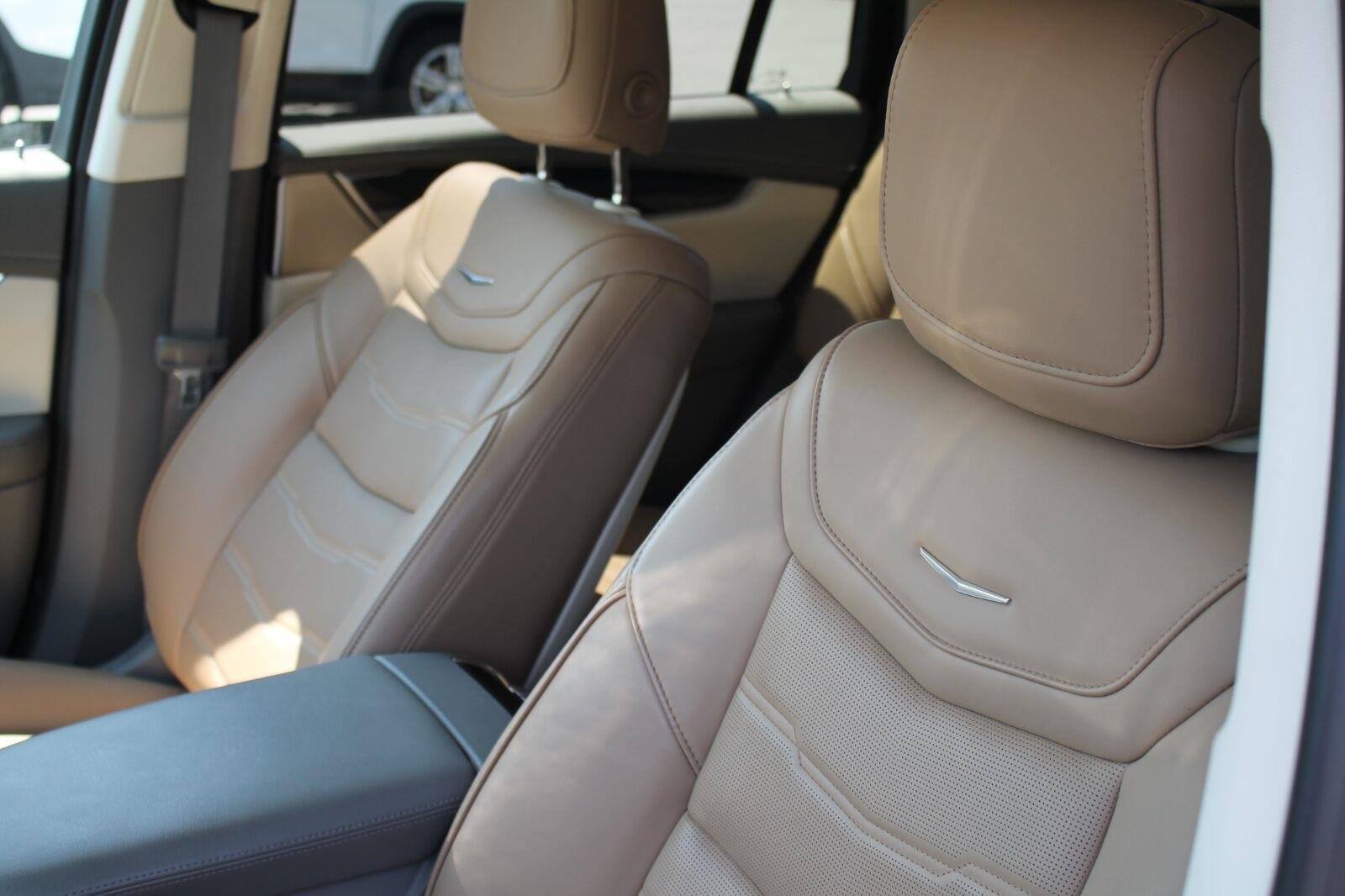 Used 2022 Cadillac XT6 Premium Luxury w/ Technology Package FWD image 13