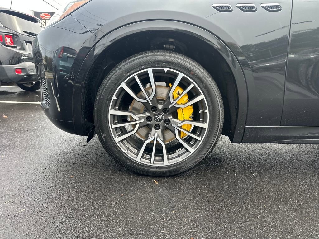 Used 2023 Maserati Grecale GT image 12