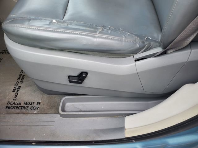 Used 2010 Volkswagen Routan SE image 23