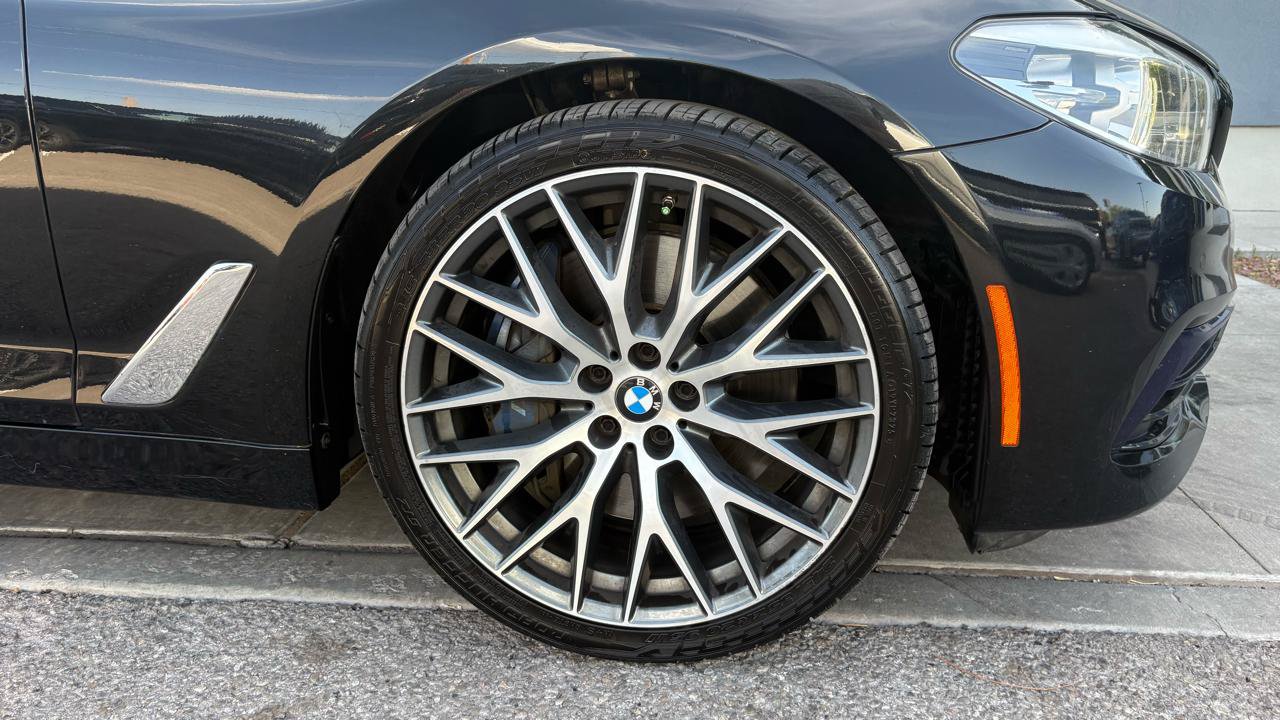 Used 2018 BMW 540i RWD image 2