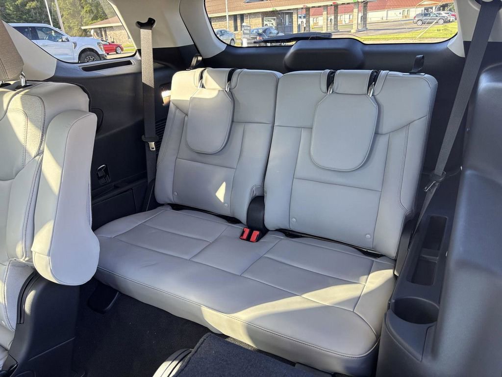 New 2026 Ford Explorer Active w/ Active Comfort Package AWD/4WD image 16