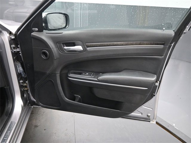 Used 2017 Chrysler 300 C image 20