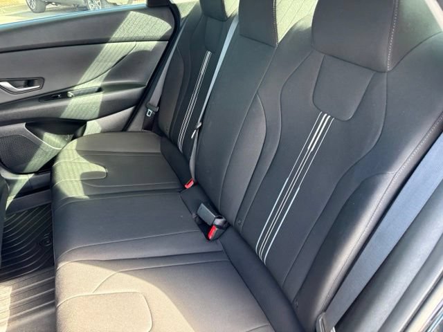Used 2023 Hyundai Elantra SEL w/ Convenience Package FWD image 18