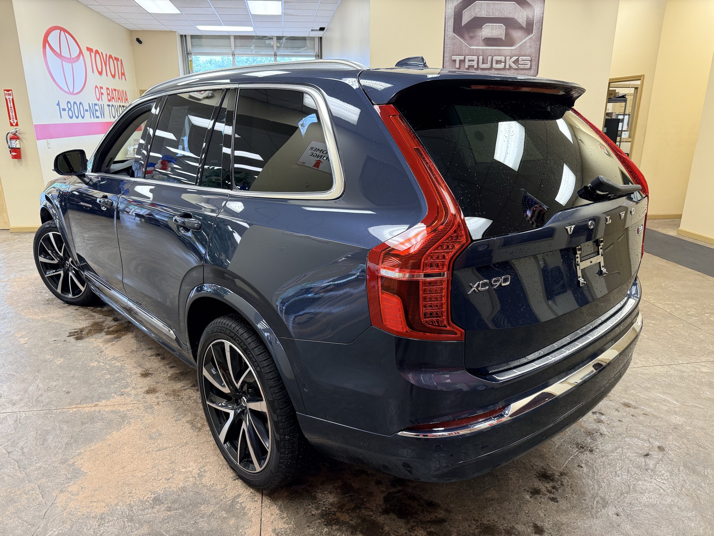Used 2025 Volvo XC90 B6 Plus w/ Protection Package Premier AWD/4WD image 12