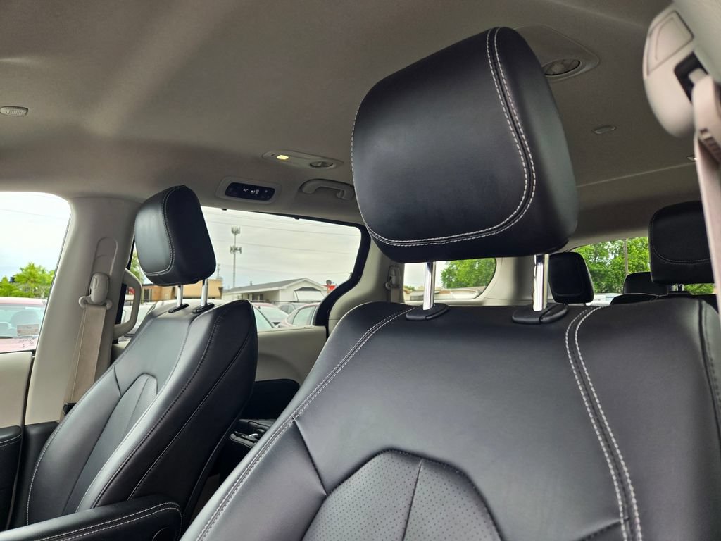 Used 2023 Chrysler Pacifica Touring-L FWD image 34