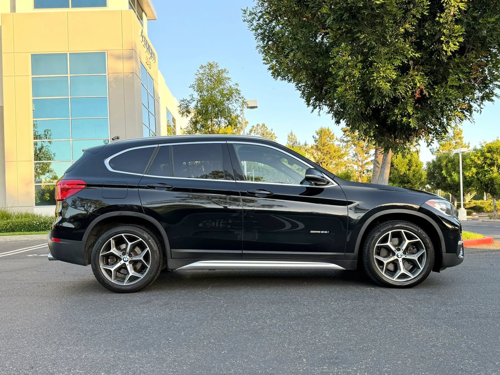 Used 2018 BMW X1 sDrive28i FWD image 3