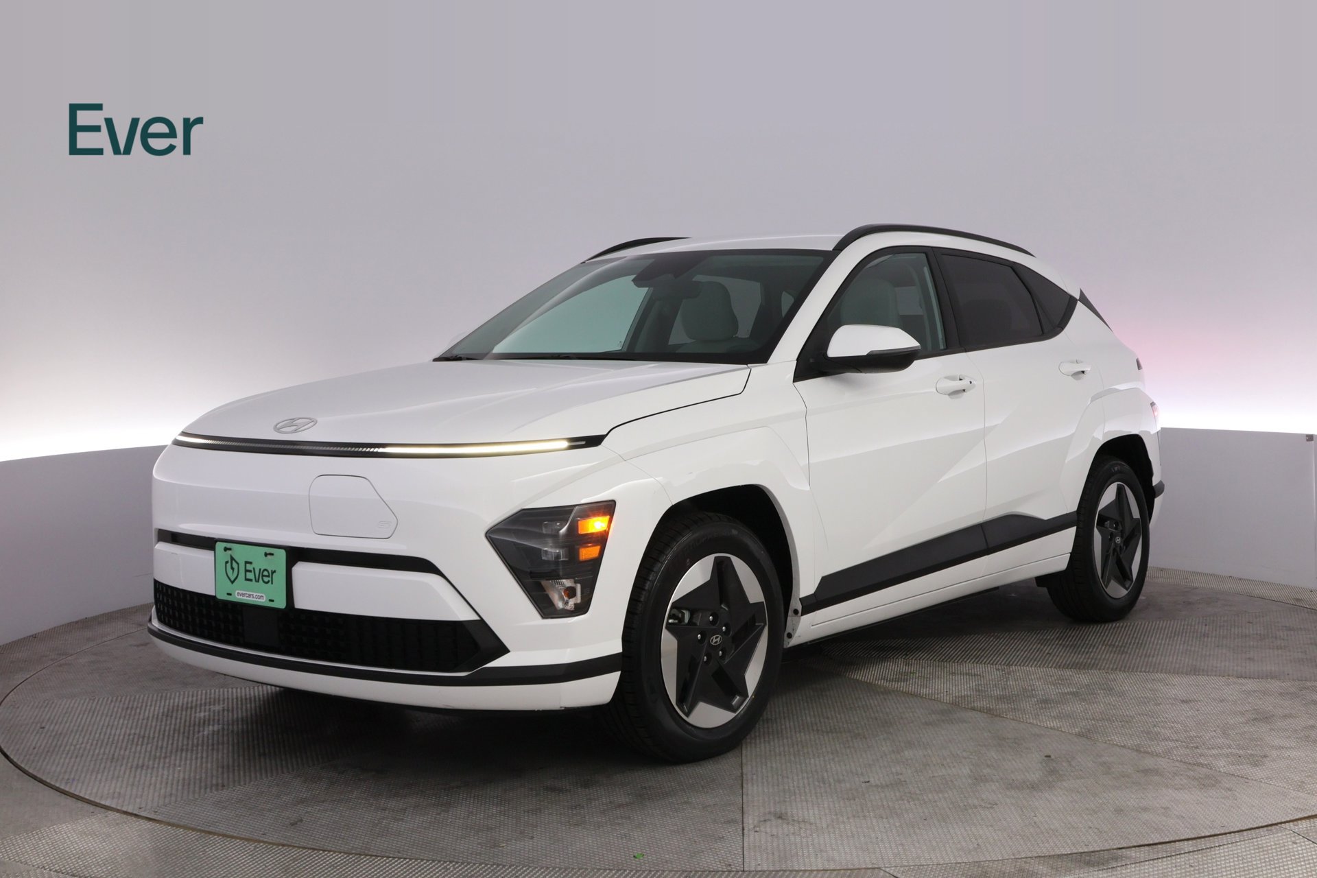 Used 2024 Hyundai Kona SEL FWD image 2