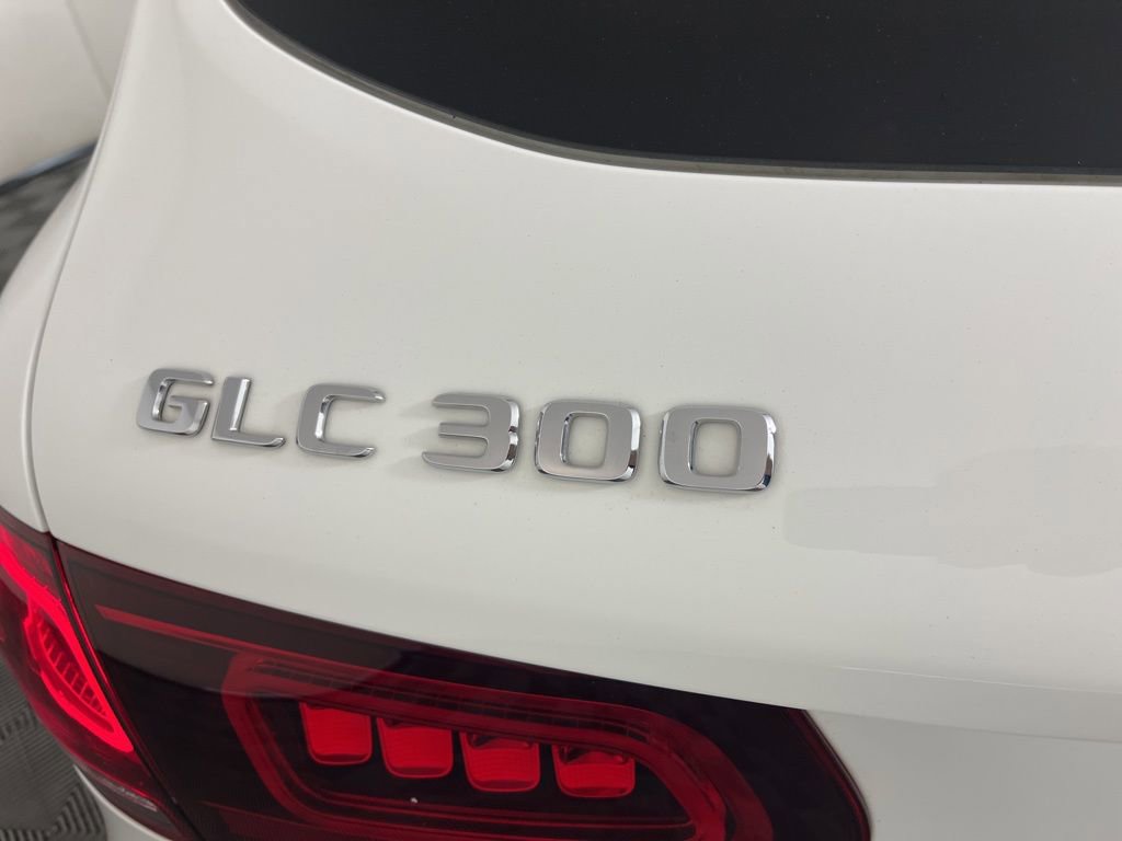 Used 2022 Mercedes-Benz GLC 300 4MATIC w/ Multimedia Package Lite image 19