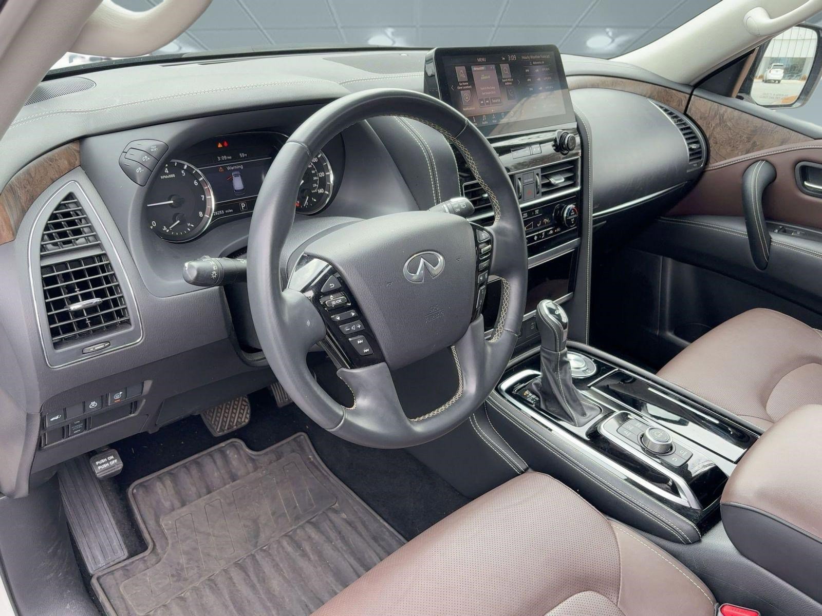 Used 2024 INFINITI QX80 Premium Select w/ All-Season Package image 4