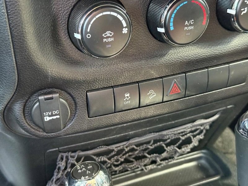 Used 2018 Jeep Wrangler Sport AWD/4WD image 28