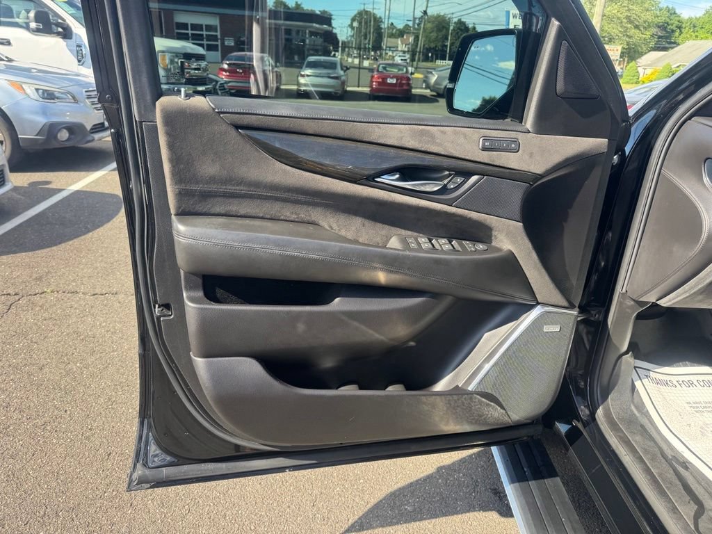 Used 2018 Cadillac Escalade Platinum AWD/4WD image 33