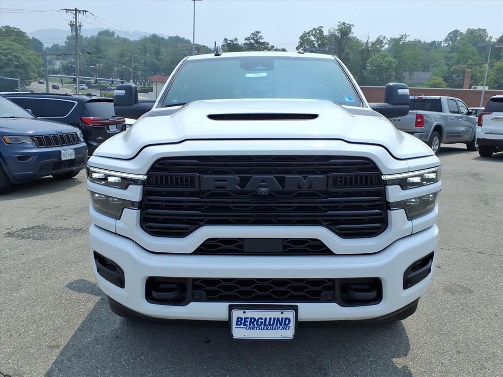 New 2026 RAM 2500 Laramie AWD/4WD image 9