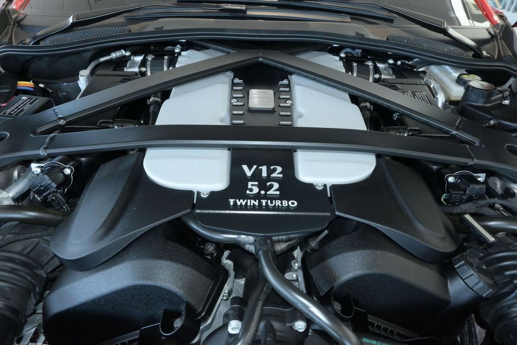 Used 2023 Aston Martin V12 Vantage Roadster RWD image 29