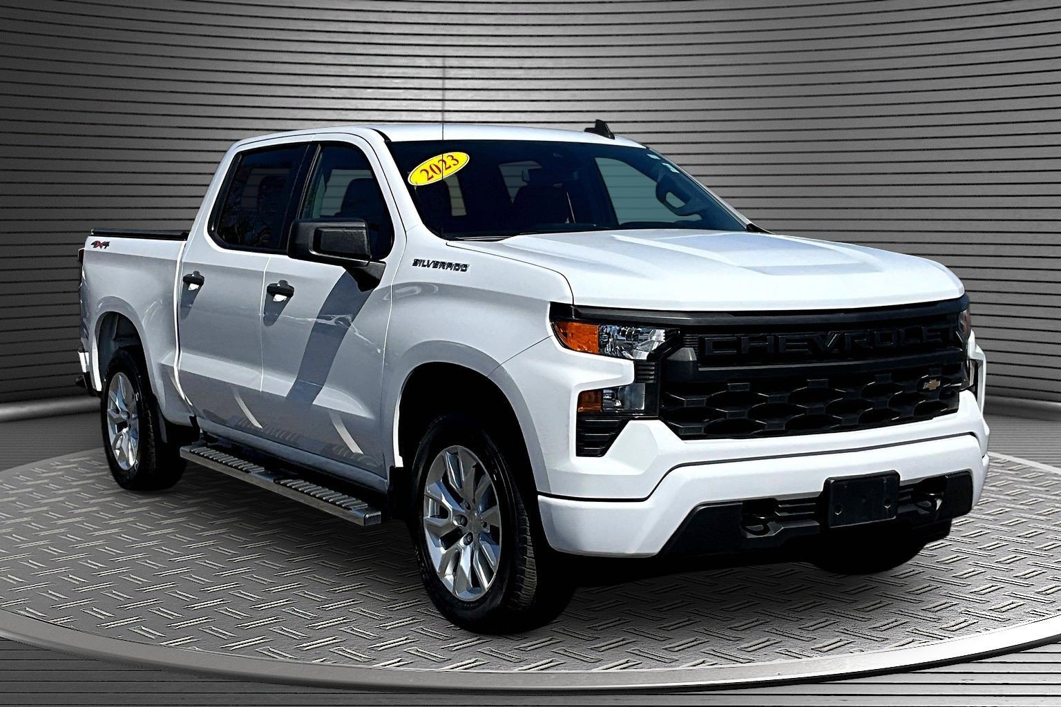Used 2023 Chevrolet Silverado 1500 Custom AWD/4WD image 1