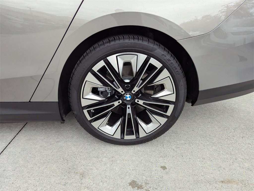 Used 2026 BMW i5 eDrive40 image 14