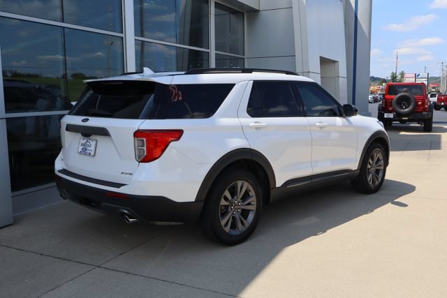 Used 2023 Ford Explorer XLT w/ Equipment Group 202A AWD/4WD image 3
