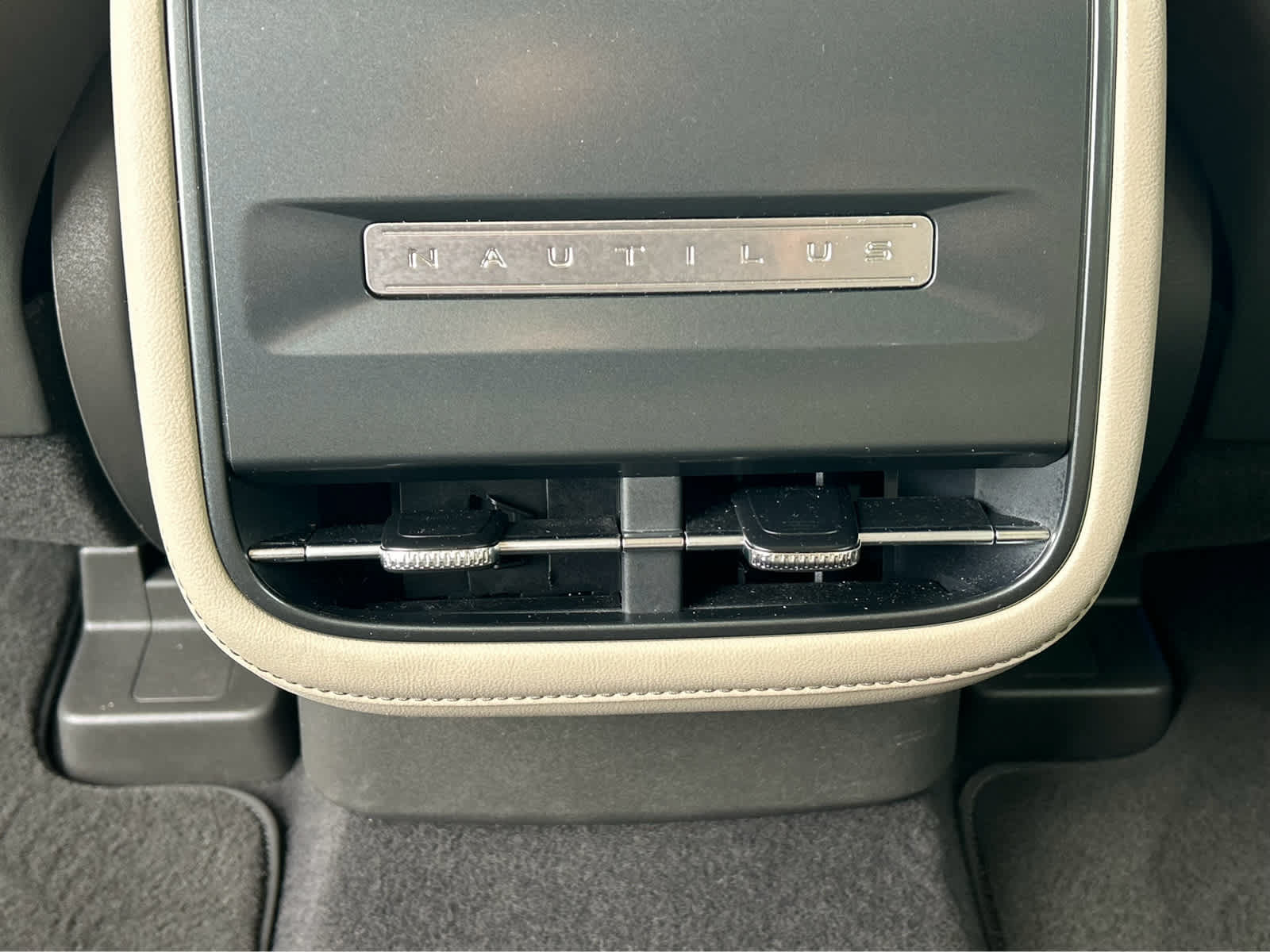 Used 2024 Lincoln Nautilus Reserve AWD/4WD image 16