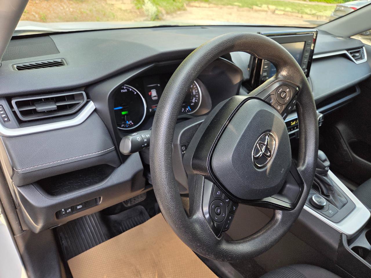 Used 2021 Toyota RAV4 LE AWD/4WD image 17