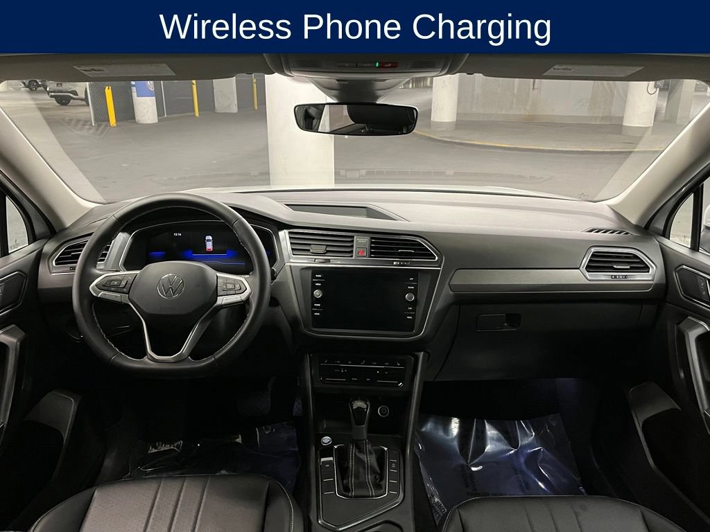 Used 2023 Volkswagen Tiguan SE w/ Panoramic Sunroof Package FWD image 7